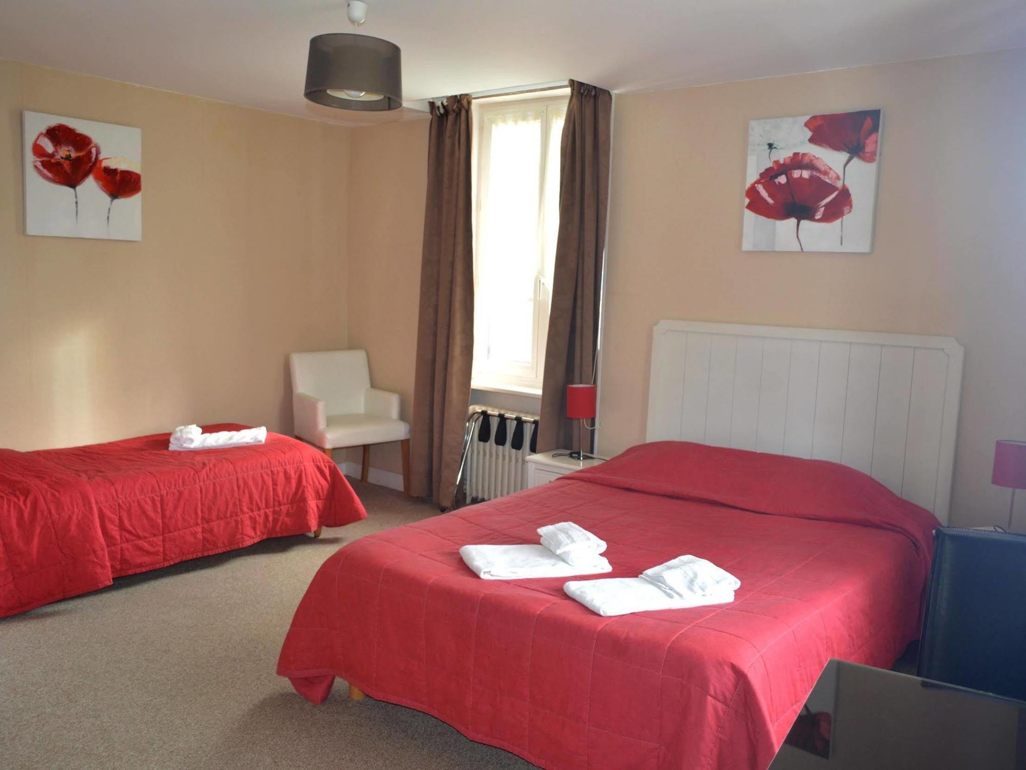 Logis Le Bretagne Hotel 2*